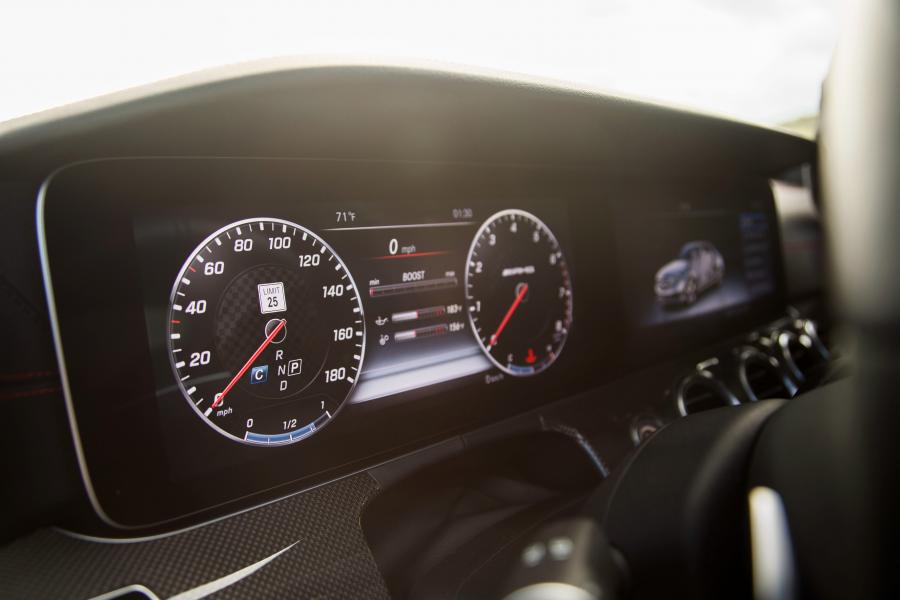 Панель приборов Mercedes-AMG E43 4Matic 2016 года  (NA) (фото 23 из 30)